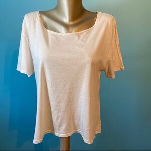🛍️3/$30 Volcom women’s ivory coloured short sleeved t-shirt in size medium‎